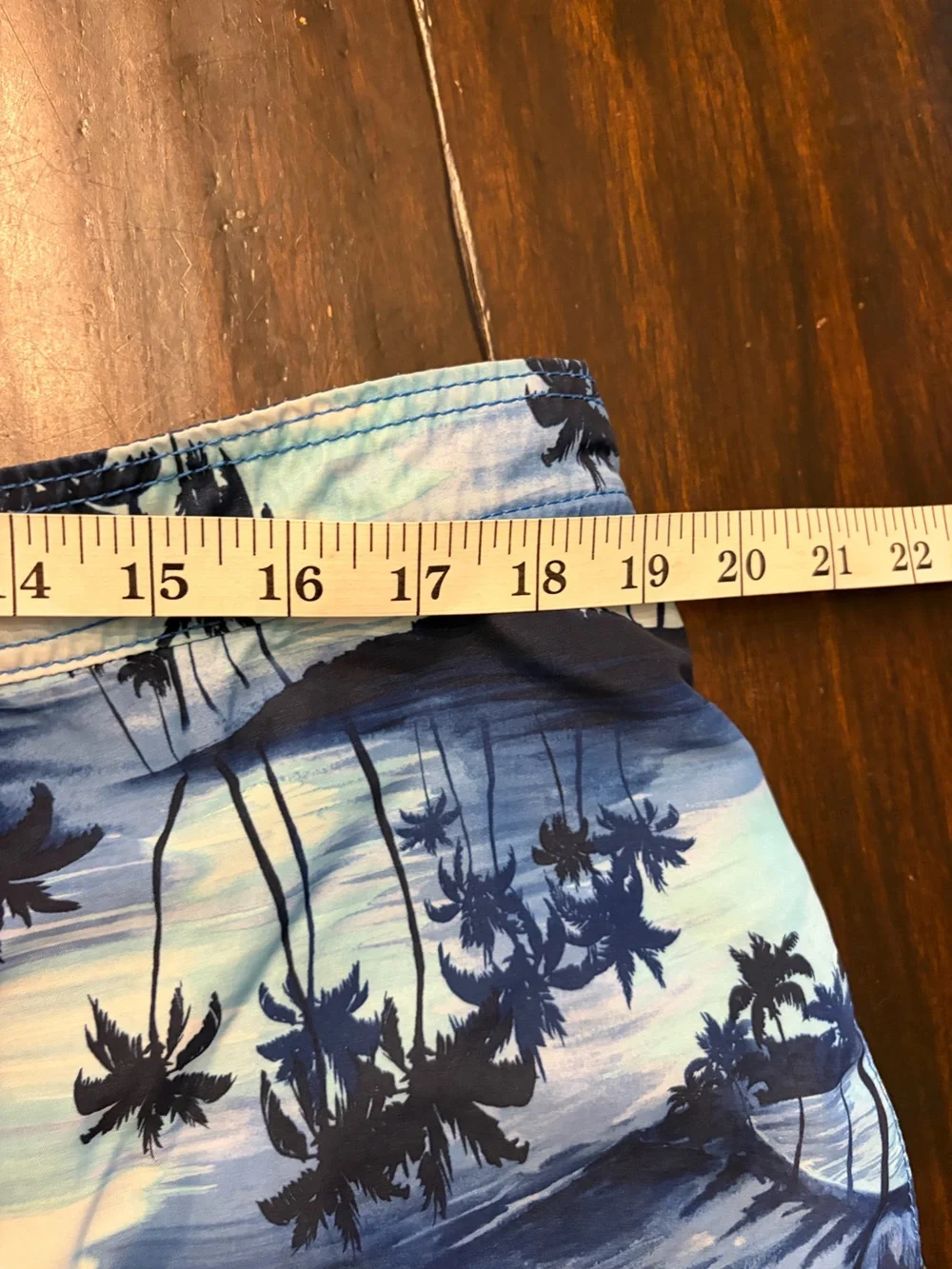Tommy Bahama Blue Palm-Print Swim Shorts size large